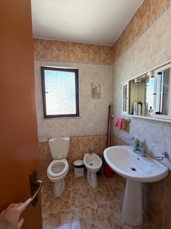 Zyre Me Qera 3+1 Ne Bllok (ID BZ21075) Tirane