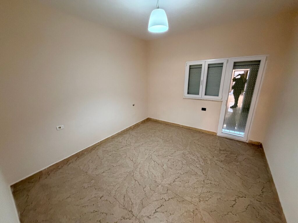 Jepet Vile Me Qira ( Për Biznes.)📍 Rruga Elbasanit