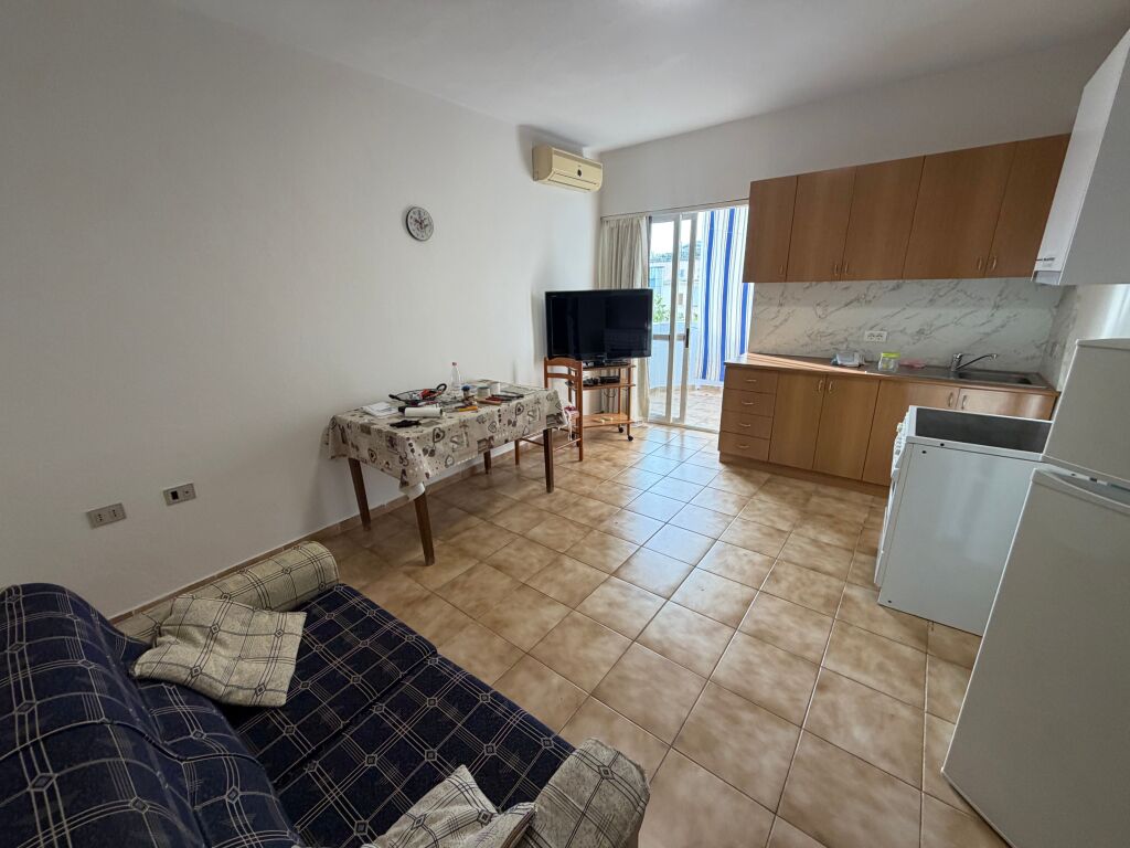 🏡 Jepet me qira apartament 2+1  📍 Rruga e Durrësit, pranë Alba 2000 🏢 Kati 5, pallat me ashensor 🛋️ I mobiluar 📐 75 m² neto 💰 Çmimi: 50.000 lekë/muaj