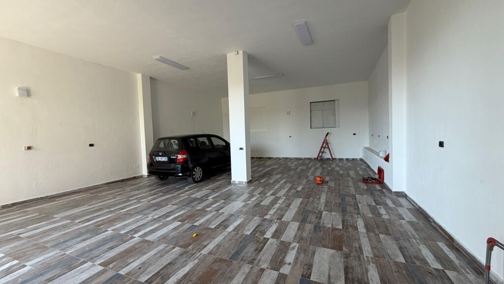 Qera | Ambjent Biznesi | Kodra E Priftit | 500 €/muaj