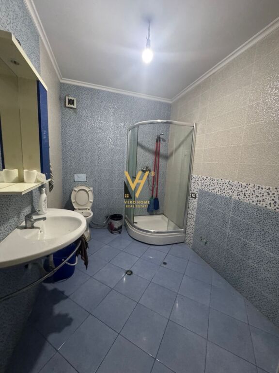 VENDESI APPARTAMENTO 4+1+2+VERANDA PRESSO IL GIARDINO BOTANICO 50.000.000 LEKE