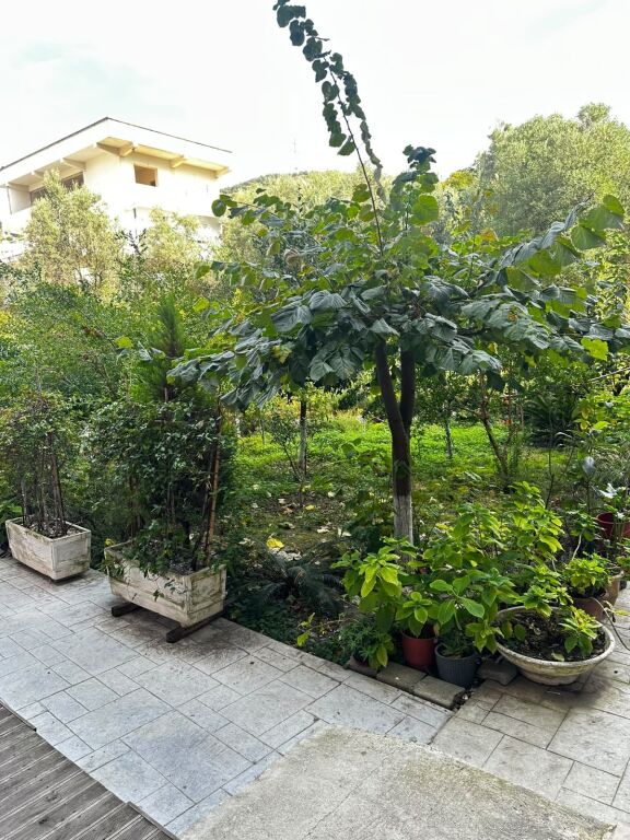 🏡 APARTAMENT 1+1 ME QIRA AFATGJATË – LUNGOMARE, VLORË