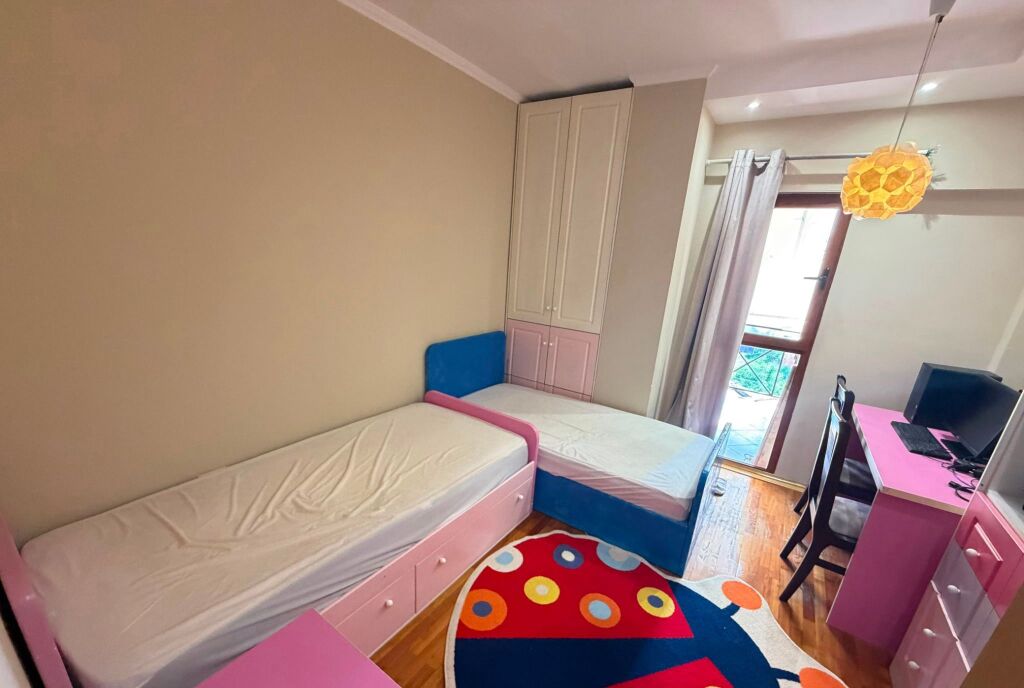 🏢Rruga e Barrikadave,prane Hotel Areela appartamento in affitto 2+1+2, arredato.75,000Leke