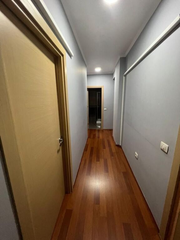 Qera | Apartament 3 + 1 + 2 | Rruga 5 Maji | 800 €/muaj