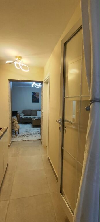 Shitet, Apartament 1+1, Liceu, Tirane