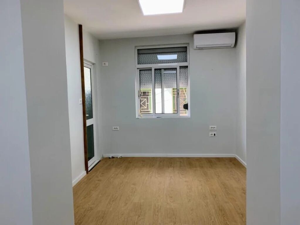 Room for rent for offices, Bllok