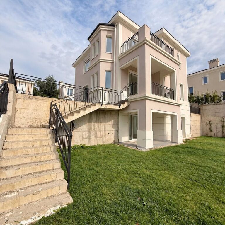 Villa di Lusso su 3 Piani in Vendita presso Collina Verde Residence, Vicino a TEG, Tirana |