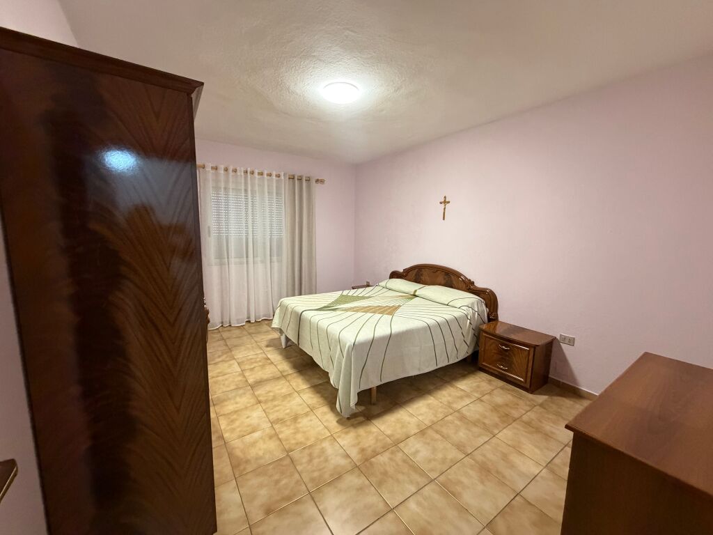 🏡 Jepet me qira apartament 2+1  📍 Rruga e Durrësit, pranë Alba 2000 🏢 Kati 5, pallat me ashensor 🛋️ I mobiluar 📐 75 m² neto 💰 Çmimi: 50.000 lekë/muaj
