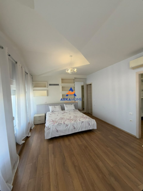 JEPET VILË ME QIRA ME 3 KATE "WHITE HOUSES, TEG" 250000 LEKE