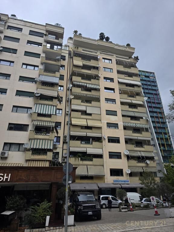 Apartament 3+1 me Garazh për Shitje pranë Stadiumit Arena