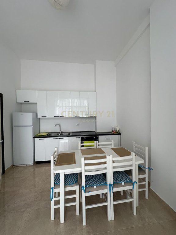 APARTAMENT 2+1 PËR SHITJE – 100 METRA LARG DETIT, NË GJIRIN E LALZIT !