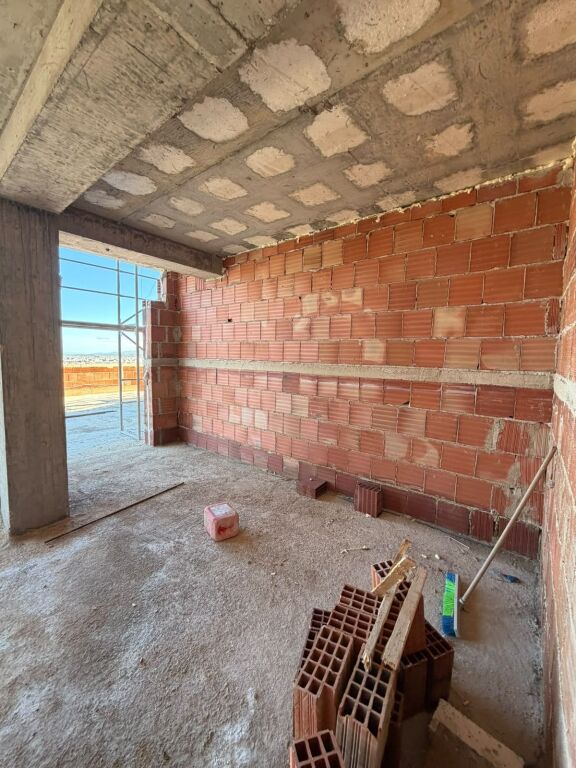 *APPARTAMENTO IN VENDITA 3+1+2 + VERANDA – KODRA E DIELLIT 2** 🌇