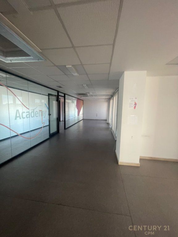 In Affitto: Un Piano di un Edificio Prestigioso, Via Kavaja, 968.76 m²