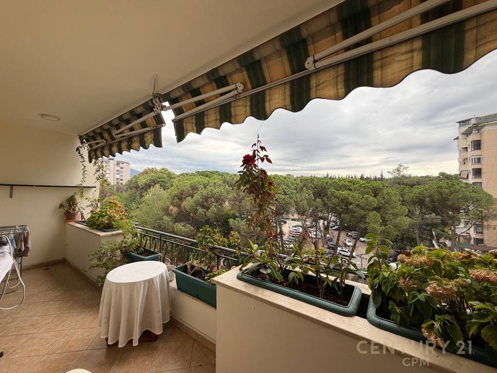 Apartament 3+1 me Garazh për Shitje pranë Stadiumit Arena