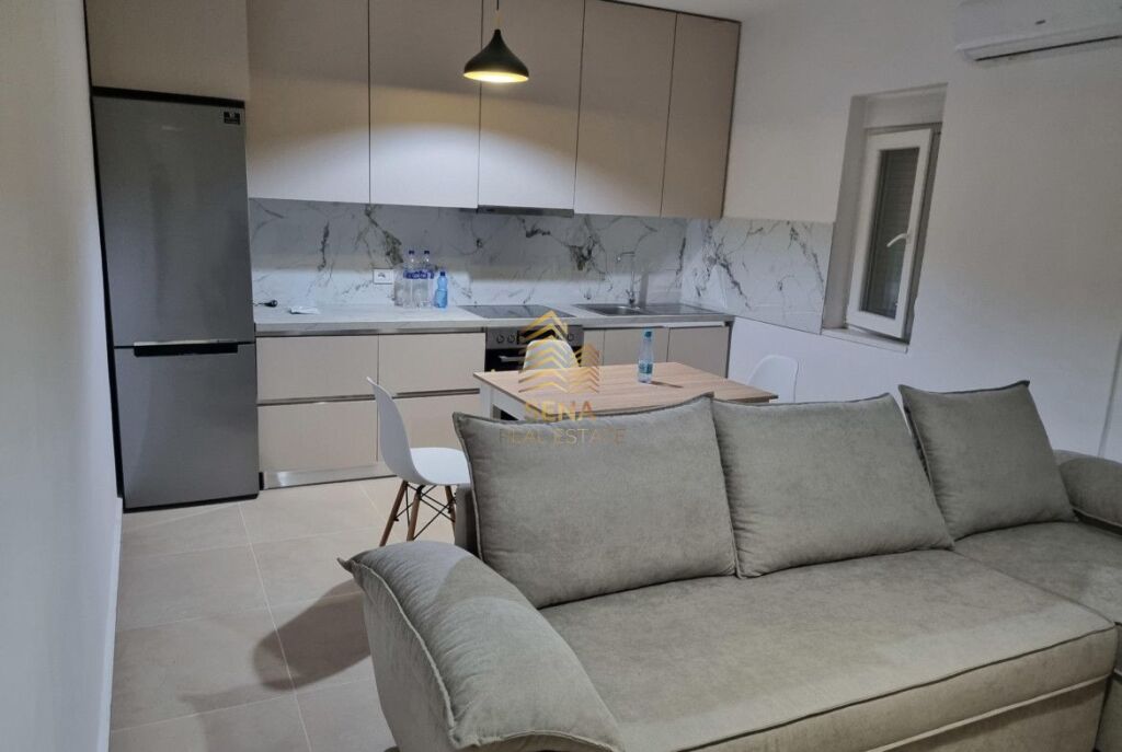 For rent, 2+1+balcony apartment, partially furnished, Ali Demi, 50,000 lek/month
