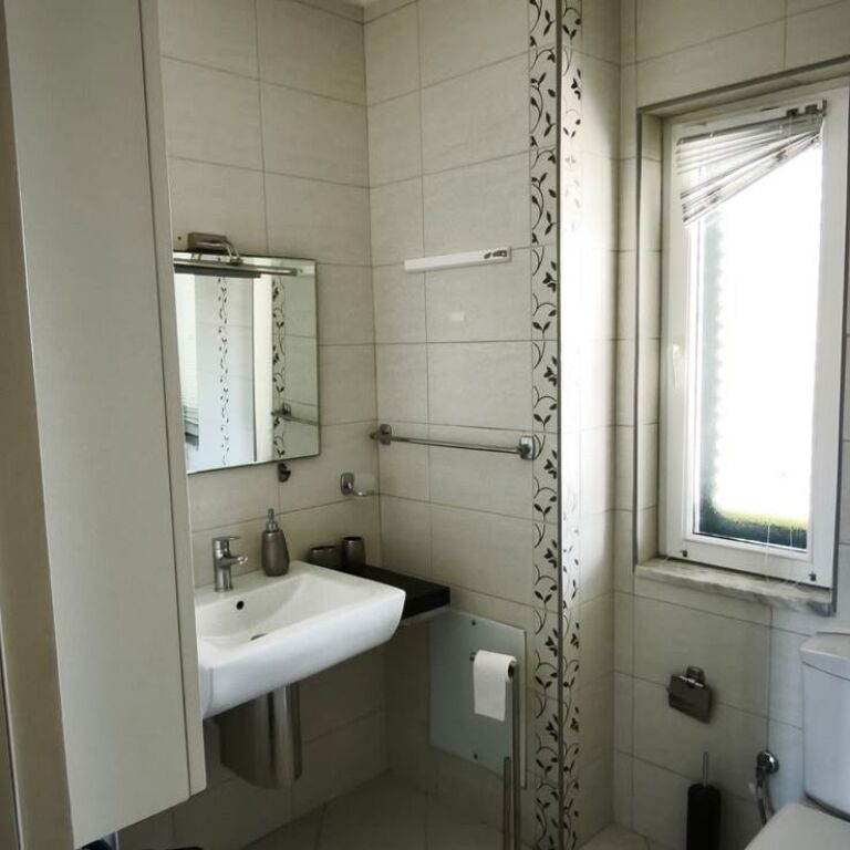 Ofrohet me qira një vilë 3-katëshe në Garden Hills Residence, pranë TEG në Tiranë