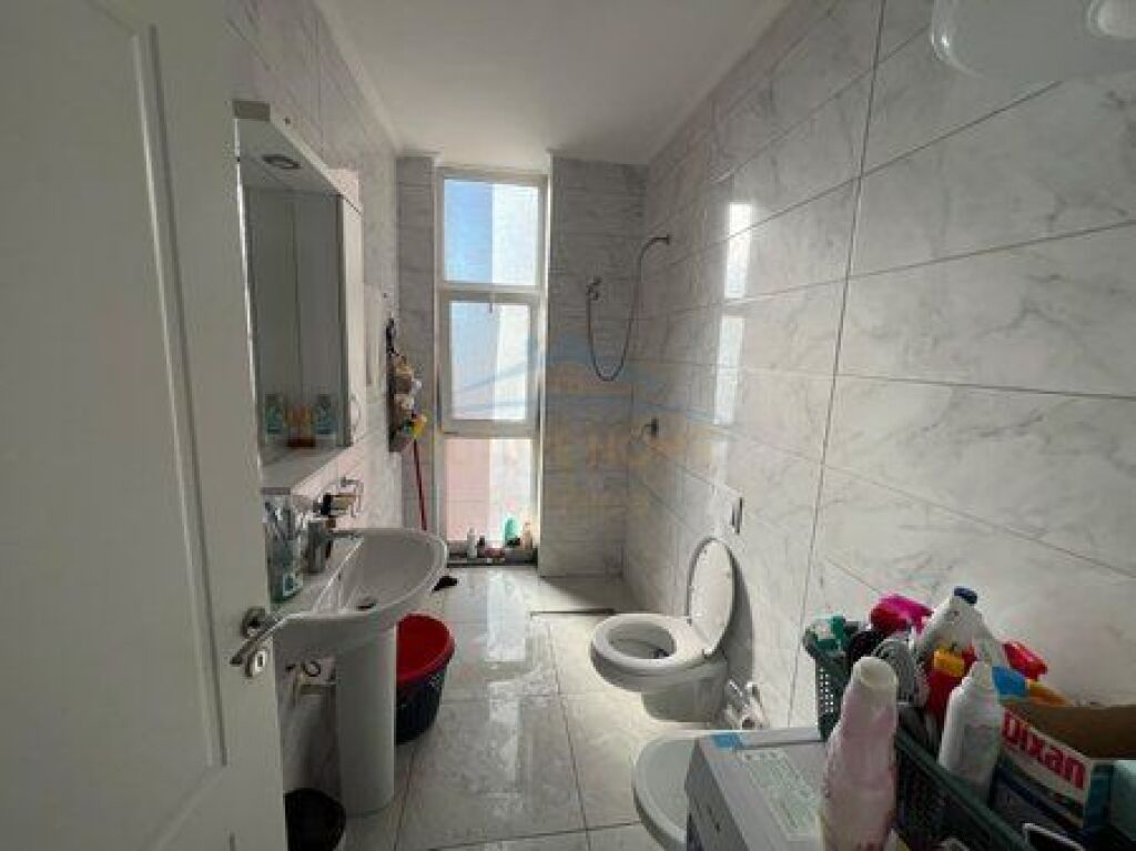 Shitet, Apartament 1+1, Rruga 5 Maji