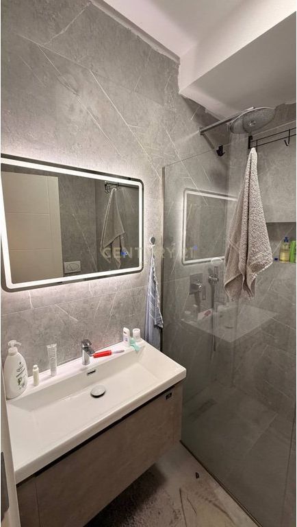 Jepet me qera Apartament modern 1+1
