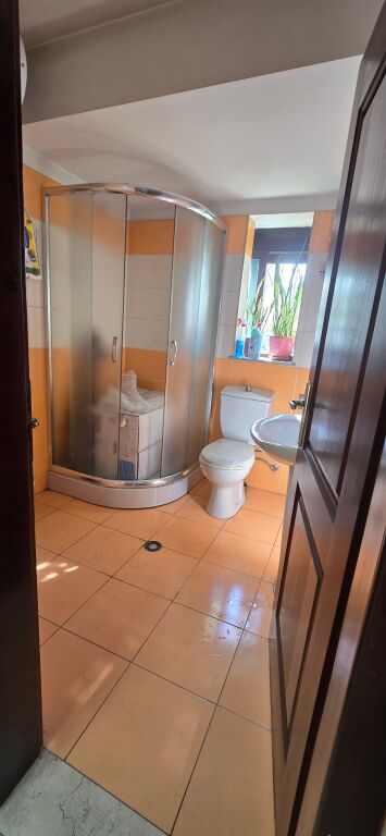 JEPET ME QIRA AMBIENT PËR ZYRA – SUPER LOKACION NË RRUGËN E DURRËSIT!