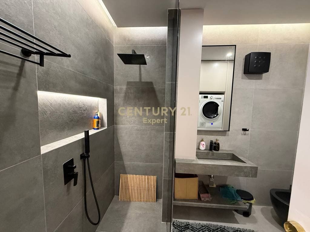 APPARTAMENTO PREMIUM 2+1+2 IN AFFITTO – VICINO AD ART TURBINA, LAGO DI TIRANA