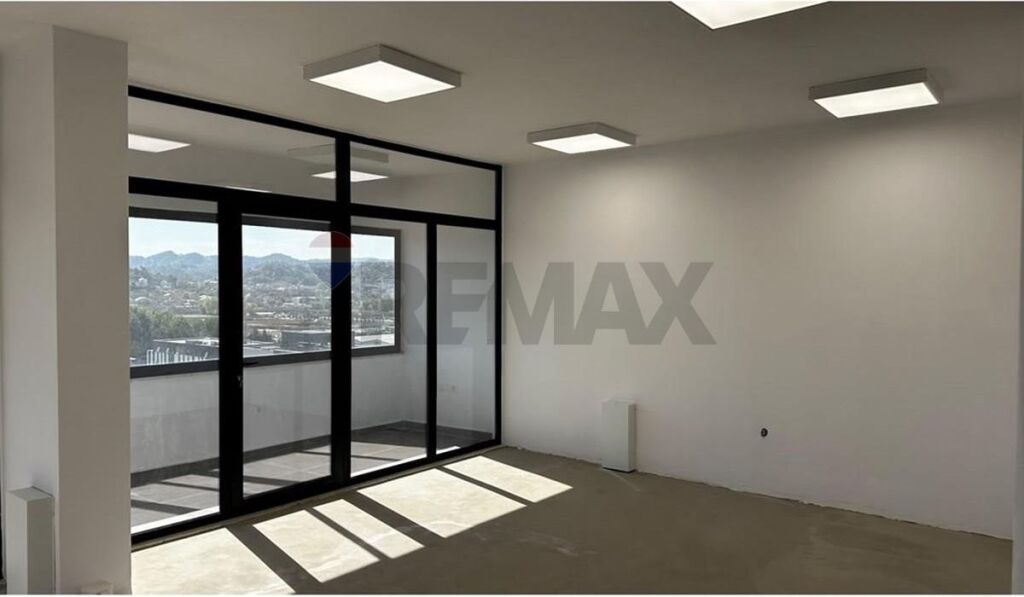 Shitet Penthouse open space/casa Italia