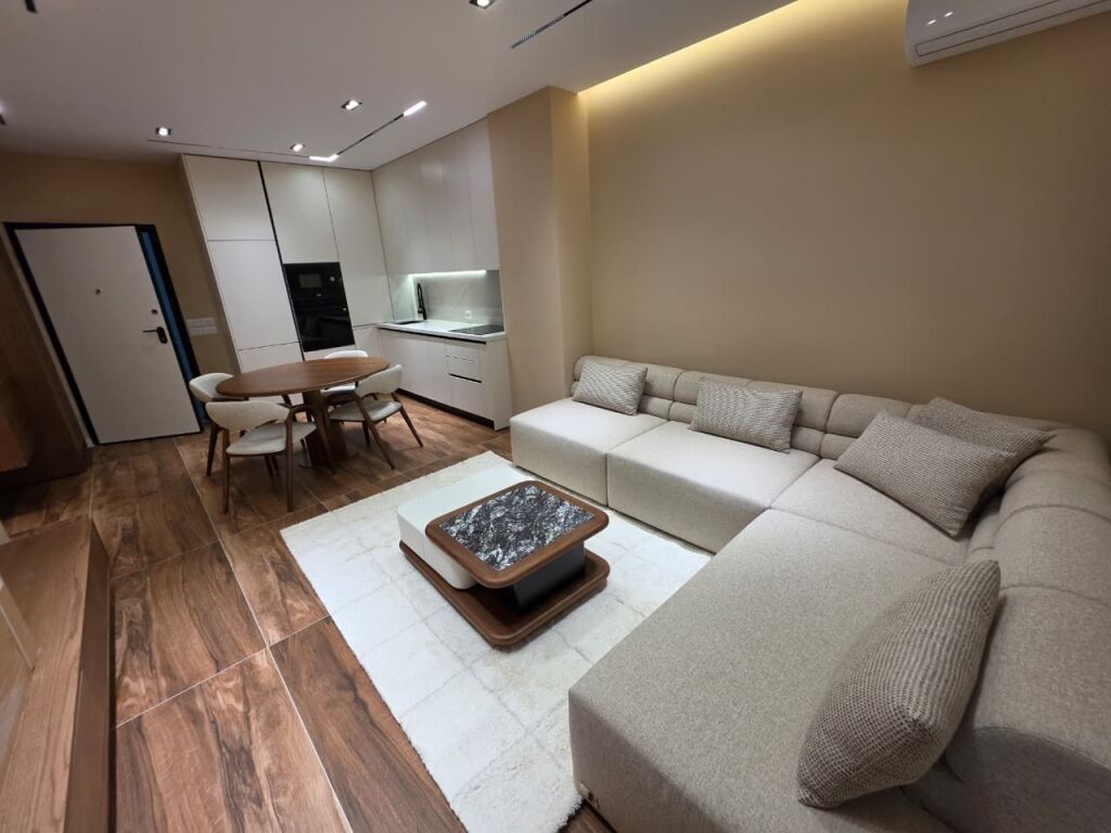 🏡 APPARTAMENTO DI LUSSO 2+1+2 IN AFFITTO + PARCHEGGIO!  📍 Posizione: Via 5 Maji, Tirana