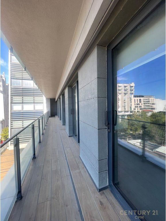 In Affitto: Un Piano di un Edificio Prestigioso, Via Kavaja, 968.76 m²