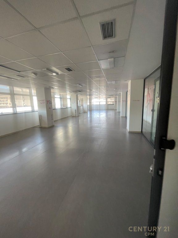 In Affitto: Un Piano di un Edificio Prestigioso, Via Kavaja