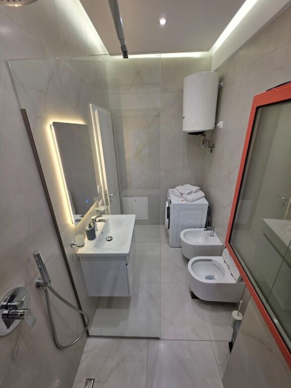 Shitet Apartament tek Kompleksi Kadiu