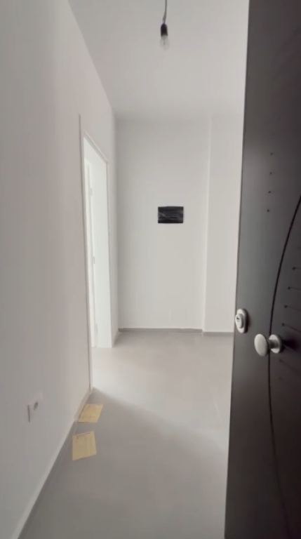 **SHITET APARTAMENT 1+1 ME PAMJE NGA DETI – SARANDË**