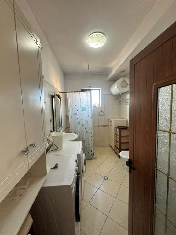 Shtepi private me qera 2+1