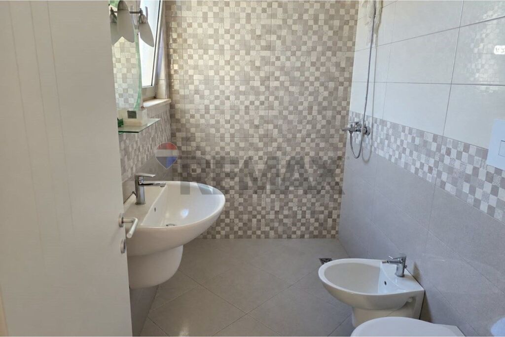 Appartamento - In Affitto - Tower Bridge, Tirana