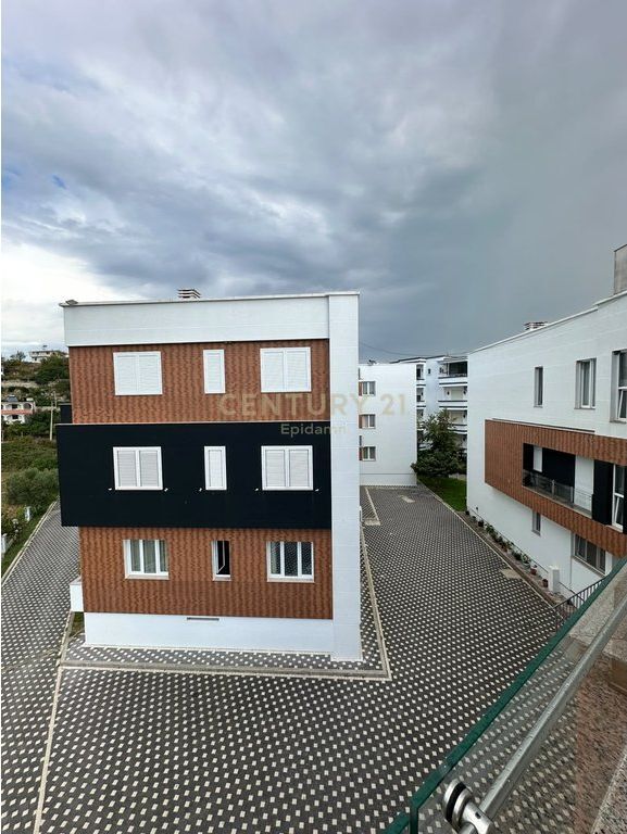 APARTAMENT 2+1 PËR SHITJE – 100 METRA LARG DETIT, NË GJIRIN E LALZIT !