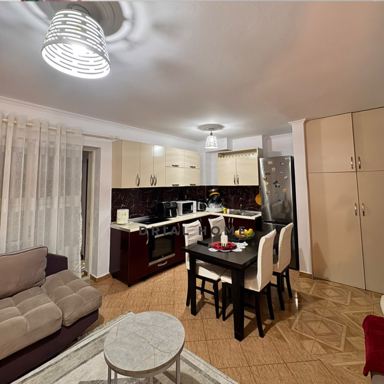 Apartament me qera 1+1