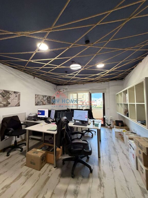 Ufficio in affitto a Bllok a Tirana