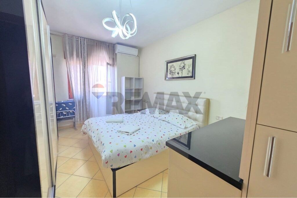 Vendesi Appartamento 2+1+2 nel Centro di Tirana