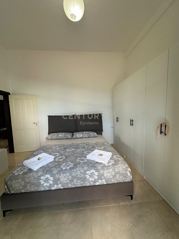 APARTAMENT 2+1 PËR SHITJE – 100 METRA LARG DETIT, NË GJIRIN E LALZIT !