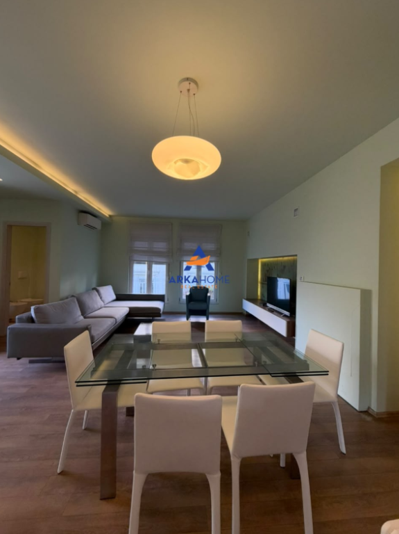 JEPET VILË ME QIRA ME 3 KATE "WHITE HOUSES, TEG" 250000 LEKE