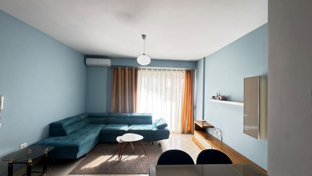 Apartament 1+1 me qira prane 21 Dhjetorit