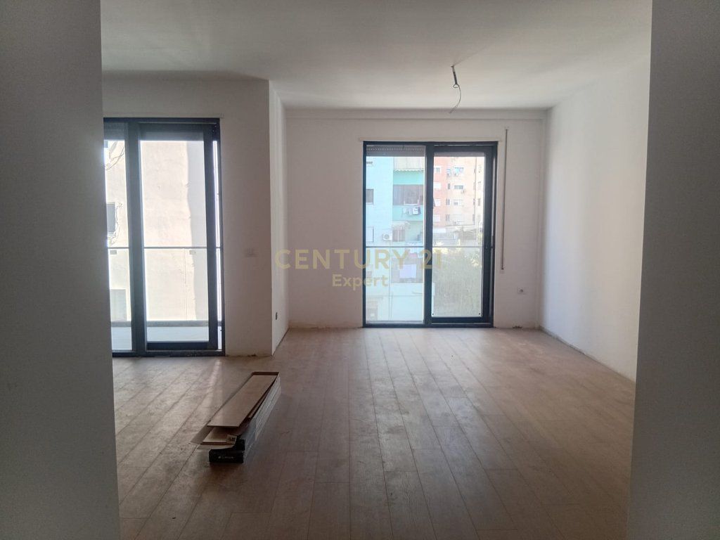 APARTAMENT 2+1+2 NË SHITJE – KRISTAL BUILDING, TIRANË 328,440 €