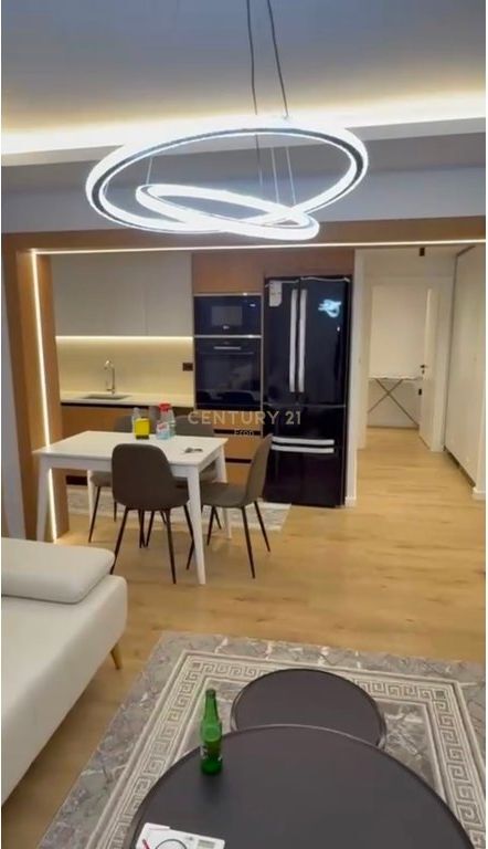 Jepet me qera apartament luksoz 1+1 ne qender te Tiranes