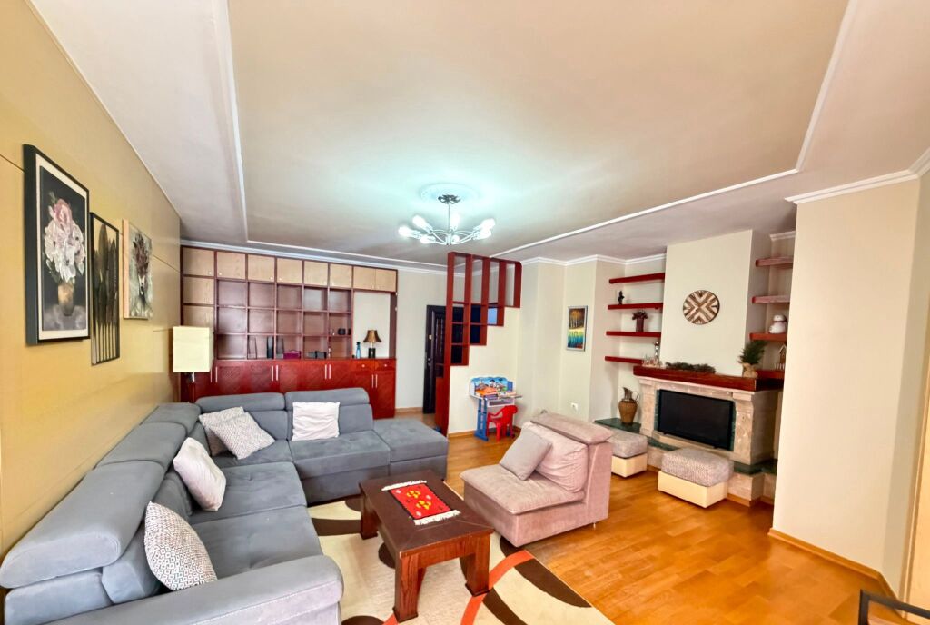 🏢Rruga e Barrikadave,prane Hotel Areela appartamento in affitto 2+1+2, arredato.75,000Leke