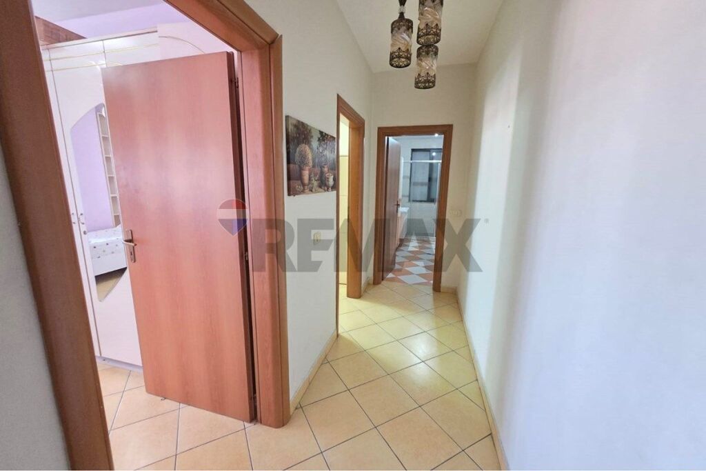 Vendesi Appartamento 2+1+2 nel Centro di Tirana