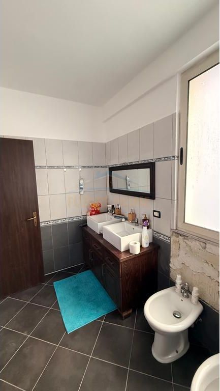 Shitet, Apartament 2+1+2, Kazazi, Durrës.