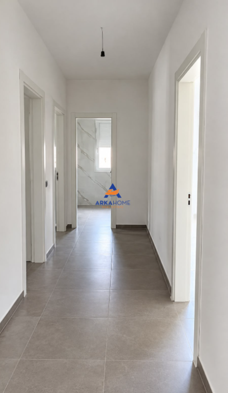 APPARTAMENTO 2+1 CON BALCONE IN AFFITTO "KAMEZ" 35.000 LEKE