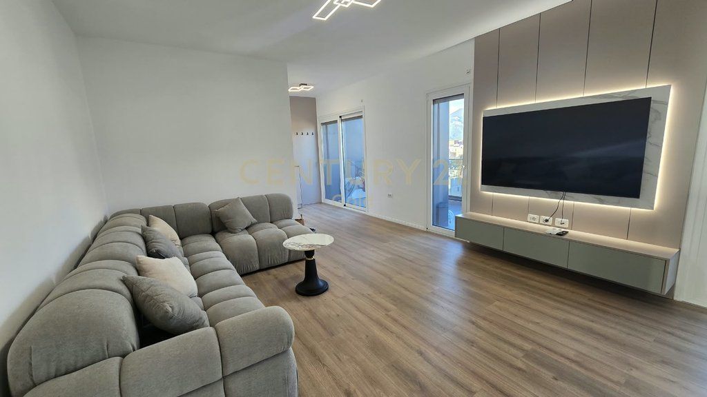 Appartamento+Veranda in affitto 2+1 1,000 € /Mese