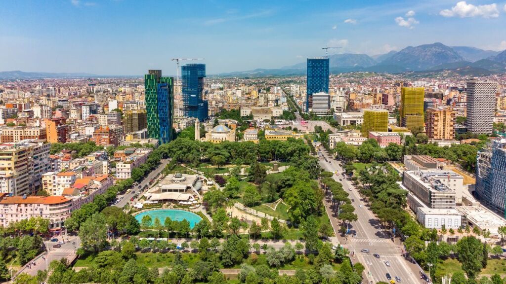 Apartament 3+1 me Garazh për Shitje pranë Stadiumit Arena