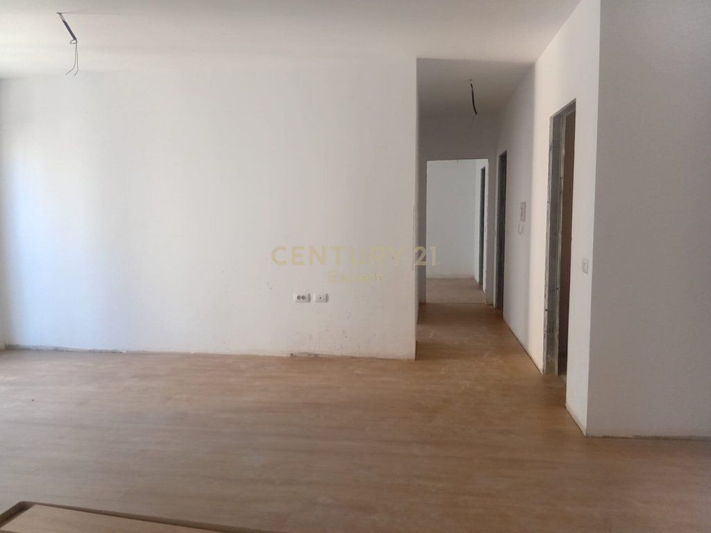 APARTAMENT 2+1+2 NË SHITJE – KRISTAL BUILDING, TIRANË 328,440 €