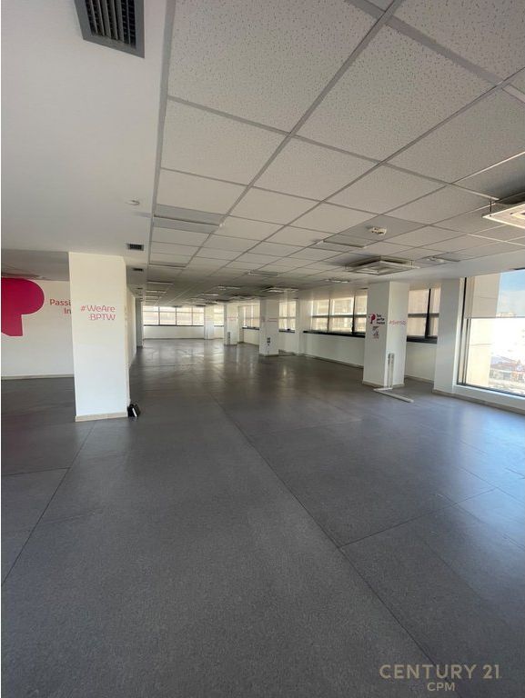 In Affitto: Un Piano di un Edificio Prestigioso, Via Kavaja, 968.76 m²