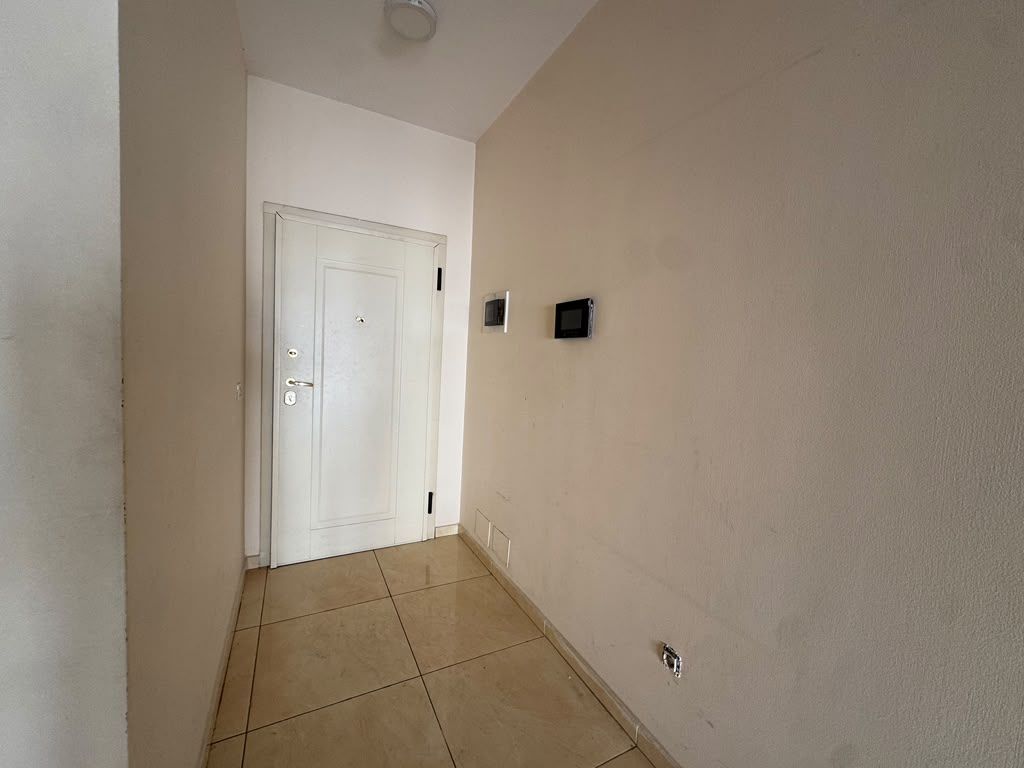 Shitet, Apartament 1+1, Rruga e Kavajes, Tirane . Empire75892
